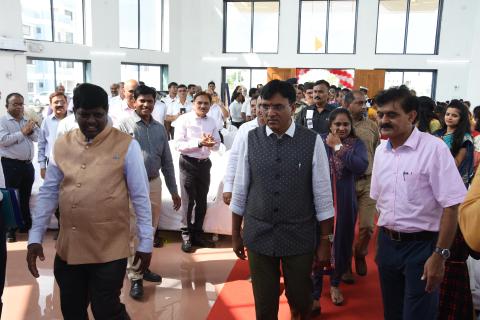 Visit-of-Hon'ble-Minister-of-Shipping-at-VTS-Gandhidham-04.11.2019