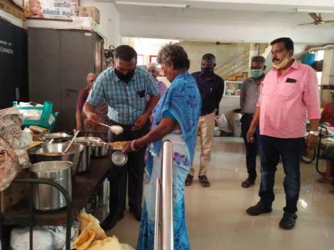 Service-Camp-at-Kaakkum-Karangal-Old-age-Home-Chennai