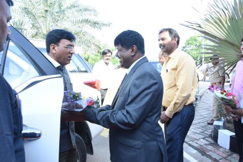 Visit-of-Hon'ble-Minister-of-Shipping-at-VTS-Gandhidham-04.11.2019