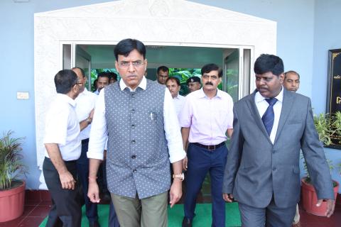 Visit-of-Hon'ble-Minister-of-Shipping-at-VTS-Gandhidham-04.11.2019