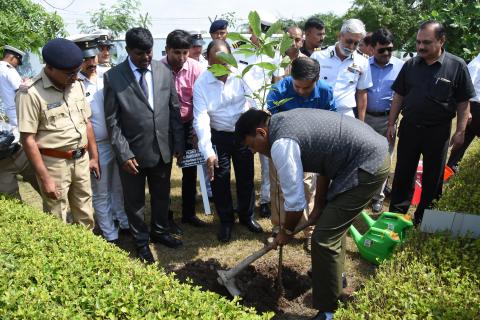 Visit-of-Hon'ble-Minister-of-Shipping-at-VTS-Gandhidham-04.11.2019