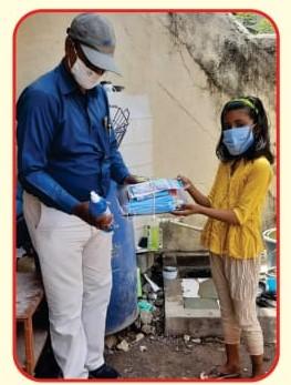 Distribution-of-sanitizer-and-masks