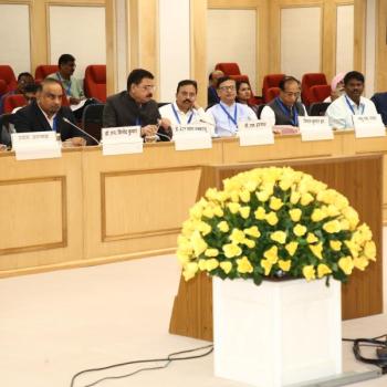सलाहकार समिति की तस्‍वीरें